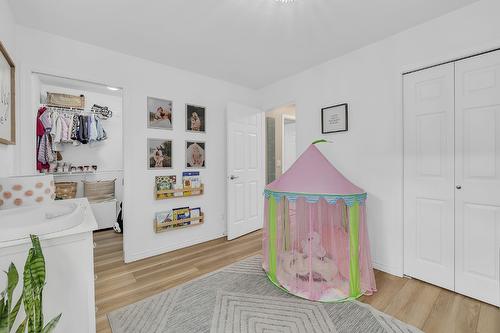 112-3825 Glen Canyon Drive, West Kelowna, BC - Indoor Photo Showing Bedroom