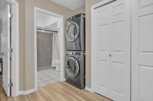 112-3825 Glen Canyon Drive, West Kelowna, BC - Indoor Photo Showing Laundry Room