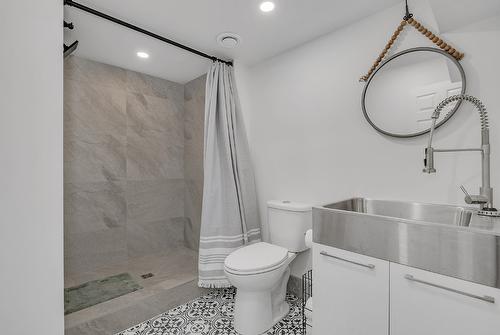 112-3825 Glen Canyon Drive, West Kelowna, BC - Indoor Photo Showing Bathroom