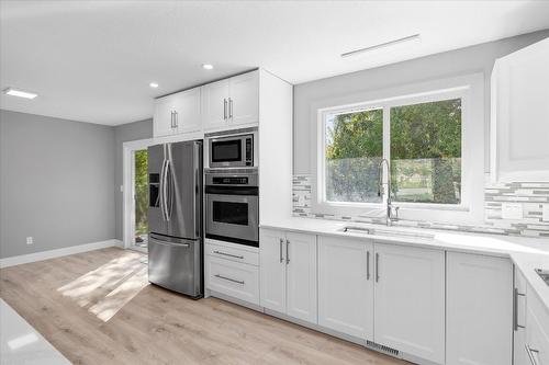 11110 Bottom Wood Lake Road, Lake Country, BC - Indoor Photo Showing Kitchen