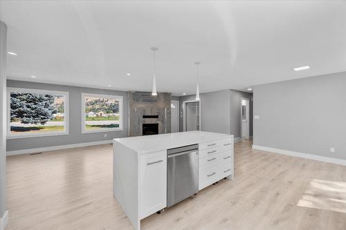 11110 Bottom Wood Lake Road, Lake Country, BC - Indoor Photo Showing Kitchen