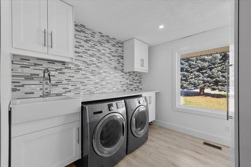 11110 Bottom Wood Lake Road, Lake Country, BC - Indoor Photo Showing Laundry Room