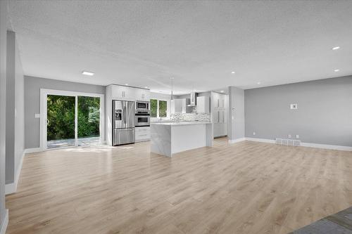 11110 Bottom Wood Lake Road, Lake Country, BC - Indoor Photo Showing Kitchen