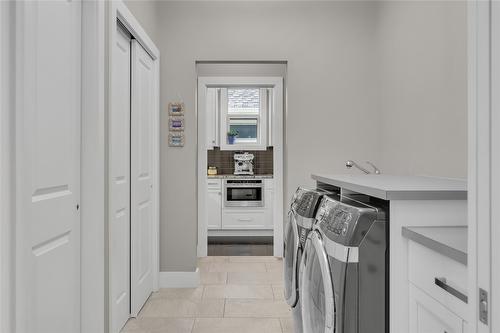 678 Peridot Court, Kelowna, BC - Indoor Photo Showing Laundry Room