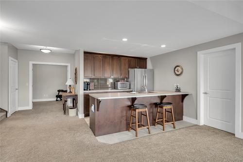 678 Peridot Court, Kelowna, BC - Indoor Photo Showing Kitchen