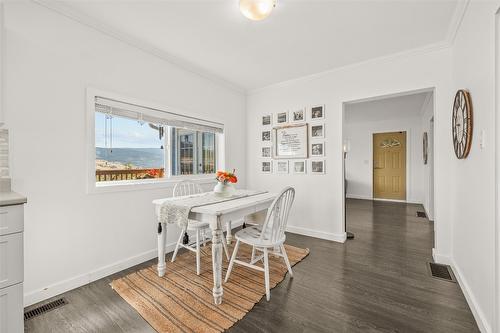 10091 Chase Road, Lake Country, BC - Indoor Photo Showing Dining Room