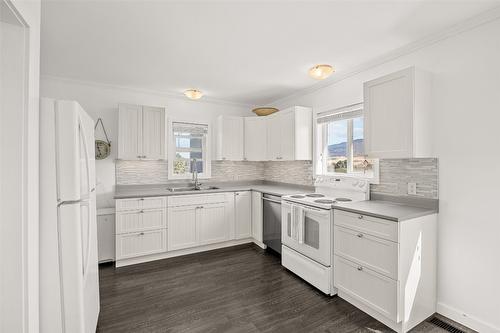 10091 Chase Road, Lake Country, BC - Indoor Photo Showing Kitchen