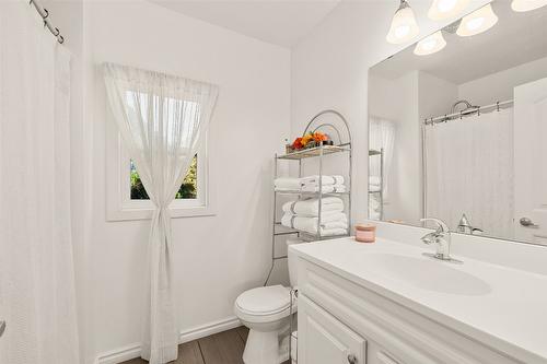 10091 Chase Road, Lake Country, BC - Indoor Photo Showing Bathroom