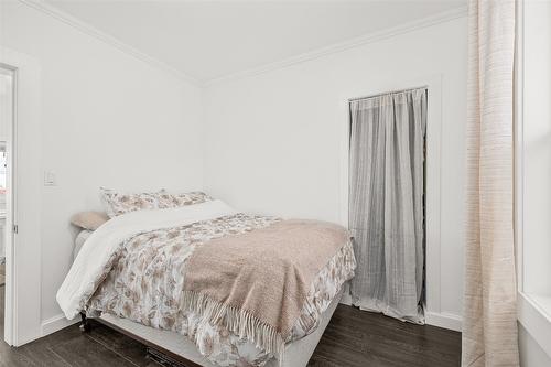 10091 Chase Road, Lake Country, BC - Indoor Photo Showing Bedroom