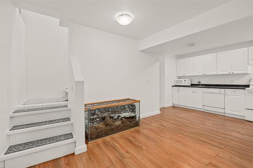 10091 Chase Road, Lake Country, BC - Indoor Photo Showing Kitchen