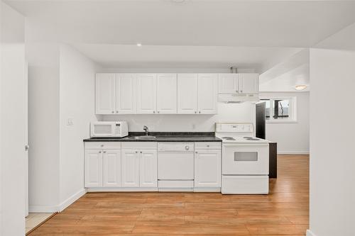 10091 Chase Road, Lake Country, BC - Indoor Photo Showing Kitchen