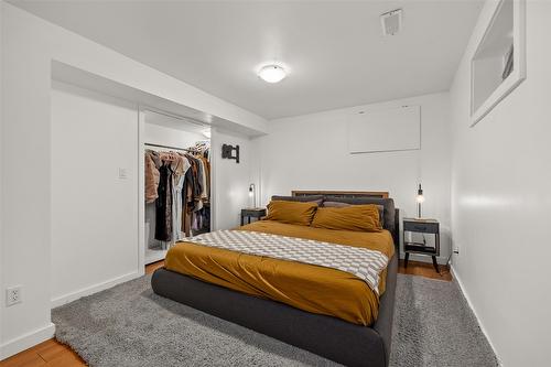 10091 Chase Road, Lake Country, BC - Indoor Photo Showing Bedroom