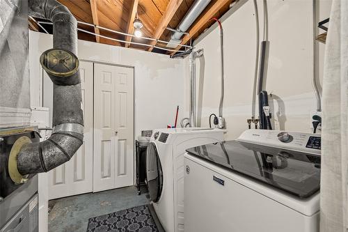 10091 Chase Road, Lake Country, BC - Indoor Photo Showing Laundry Room