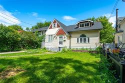 321 St John's AVE  Winnipeg, MB R2W 1H2