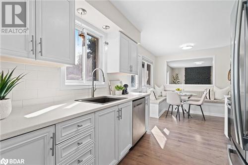 75 Marshall Street, Barrie, ON - Indoor Photo Showing Kitchen With Upgraded Kitchen