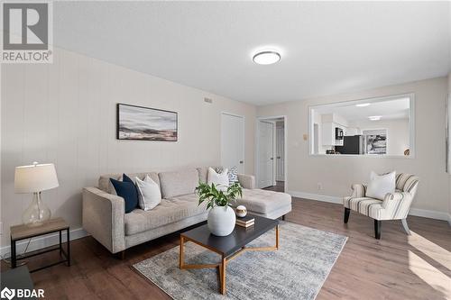 75 Marshall Street, Barrie, ON - Indoor Photo Showing Living Room