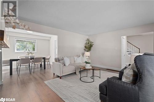 75 Marshall Street, Barrie, ON - Indoor Photo Showing Living Room