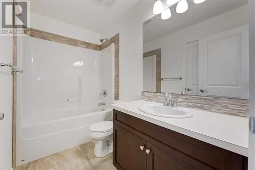 35 Nolanfield Heights Nw, Calgary, AB - Indoor Photo Showing Bathroom