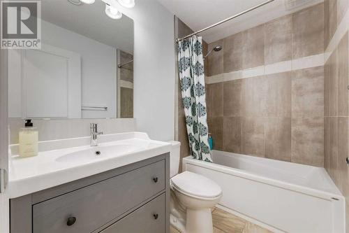 35 Nolanfield Heights Nw, Calgary, AB - Indoor Photo Showing Bathroom