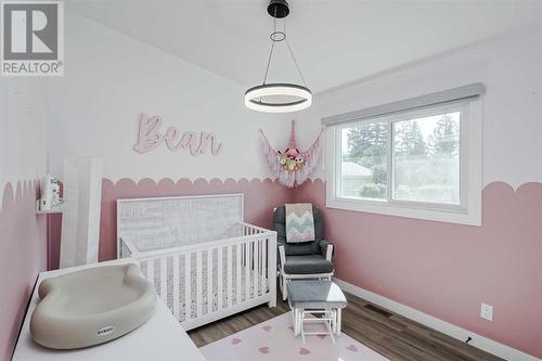 1315 105 Avenue Sw, Calgary, AB - Indoor Photo Showing Bedroom