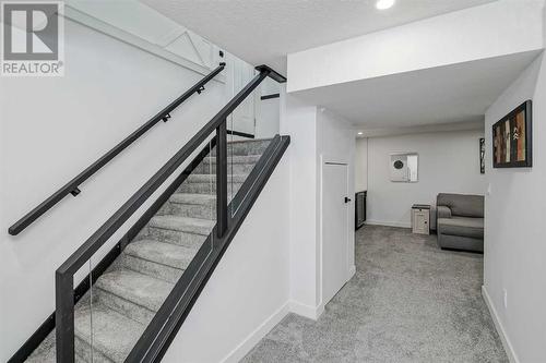 1315 105 Avenue Sw, Calgary, AB - Indoor Photo Showing Other Room