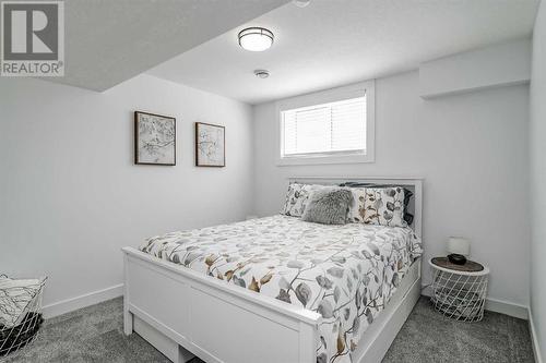 1315 105 Avenue Sw, Calgary, AB - Indoor Photo Showing Bedroom