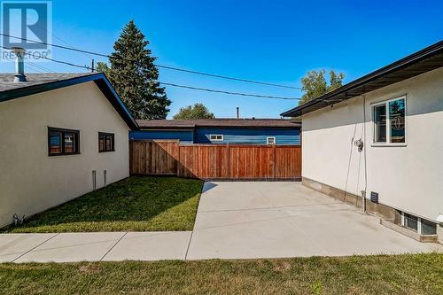 1315 105 Avenue Sw, Calgary, AB - Outdoor With Exterior