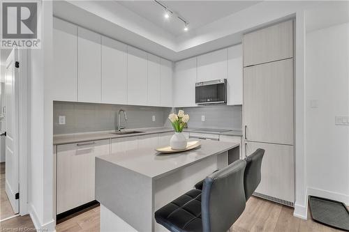 2481 Taunton Road Road Unit# 704, Oakville, ON - Indoor Photo Showing Kitchen