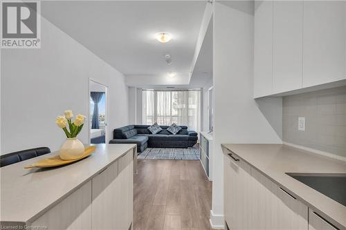 2481 Taunton Road Road Unit# 704, Oakville, ON - Indoor Photo Showing Kitchen