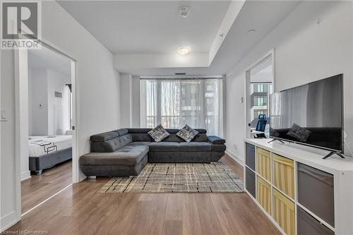 2481 Taunton Road Road Unit# 704, Oakville, ON - Indoor Photo Showing Living Room