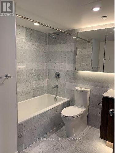 2206 - 17 Bathurst Street, Toronto, ON - Indoor Photo Showing Bathroom