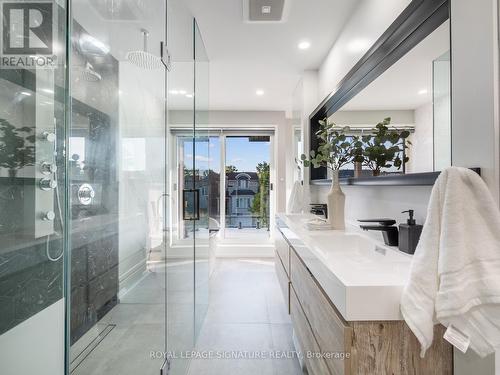 75 Holborne Avenue, Toronto (Danforth Village-East York), ON - Indoor Photo Showing Bathroom