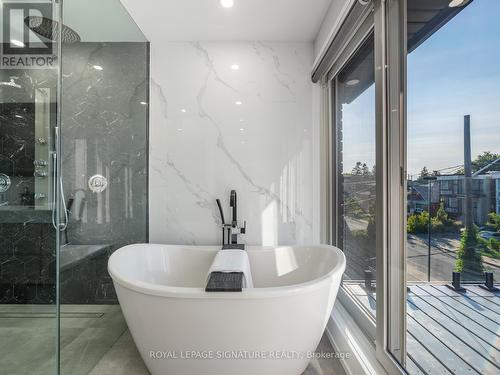 75 Holborne Avenue, Toronto (Danforth Village-East York), ON - Indoor Photo Showing Bathroom