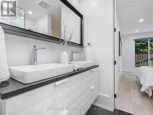 75 Holborne Avenue, Toronto (Danforth Village-East York), ON - Indoor Photo Showing Bathroom