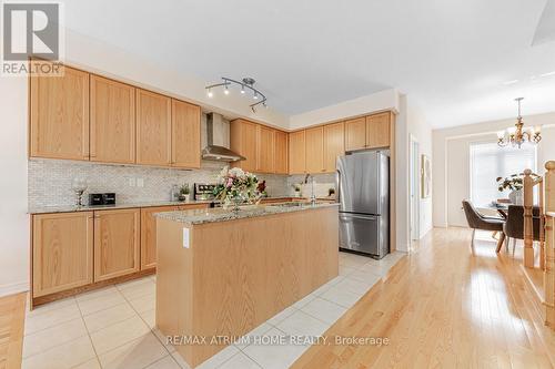 166 Elgin Mills Rd W Road, Richmond Hill, ON - Indoor Photo Showing Kitchen