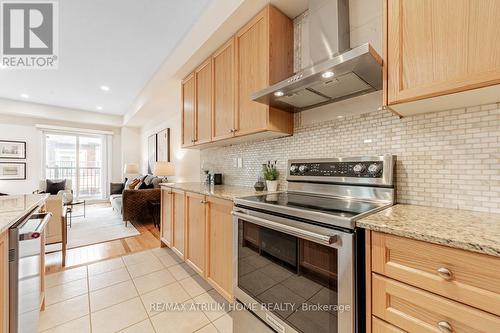 166 Elgin Mills Rd W Road, Richmond Hill, ON - Indoor Photo Showing Kitchen