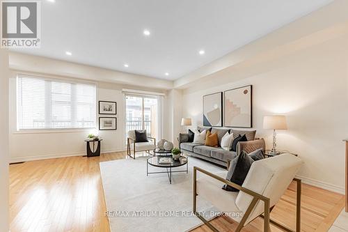 166 Elgin Mills Rd W Road, Richmond Hill, ON - Indoor Photo Showing Living Room