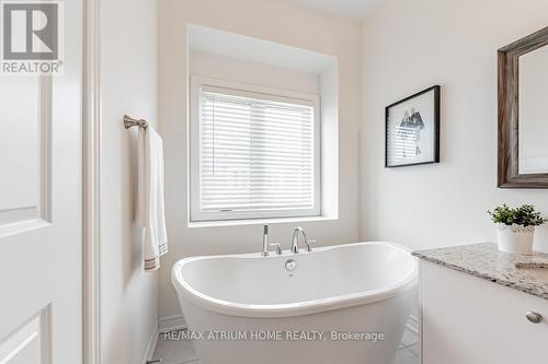 166 Elgin Mills Rd W Road, Richmond Hill, ON - Indoor Photo Showing Bathroom