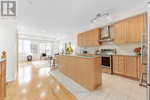 166 Elgin Mills Rd W Road, Richmond Hill, ON - Indoor Photo Showing Kitchen