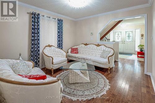 27 William Stark Road, Whitchurch-Stouffville, ON - Indoor Photo Showing Living Room