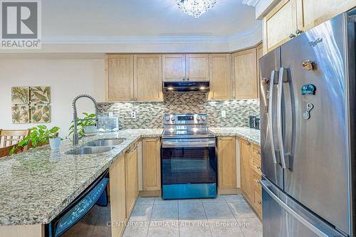 27 William Stark Road, Whitchurch-Stouffville, ON - Indoor Photo Showing Kitchen With Double Sink With Upgraded Kitchen