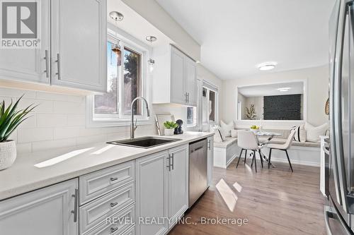 75 Marshall Street, Barrie (Allandale Heights), ON - Indoor Photo Showing Kitchen With Upgraded Kitchen