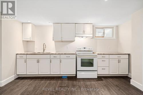 75 Marshall Street, Barrie (Allandale Heights), ON - Indoor Photo Showing Kitchen