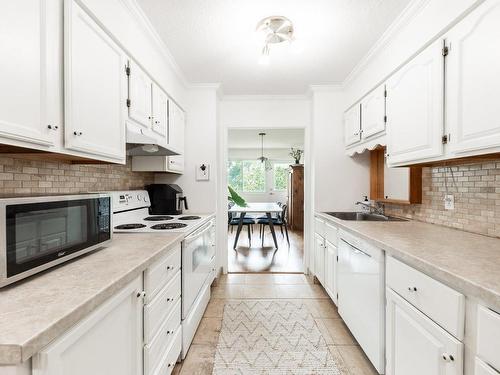 Kitchen - 711-20 Av. Du Rhône, Saint-Lambert, QC - Indoor Photo Showing Kitchen