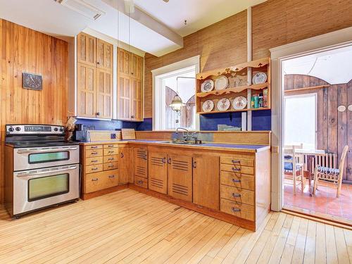 Cuisine - 100 Av. Easton, Montréal-Ouest, QC - Indoor Photo Showing Kitchen With Double Sink