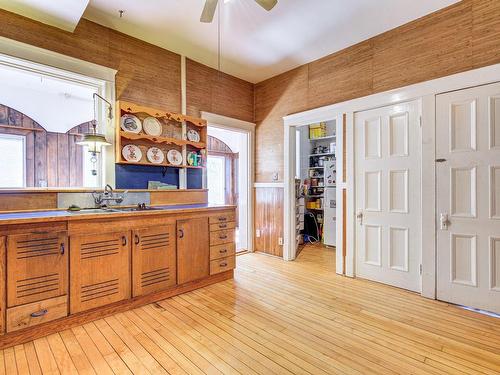 Cuisine - 100 Av. Easton, Montréal-Ouest, QC - Indoor Photo Showing Kitchen With Double Sink