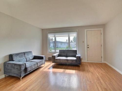 Salon - 215 Rue Armand, Magog, QC - Indoor Photo Showing Living Room