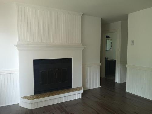 Salon - 59  - 61 Av. Du Havre-Des-Neiges, Saint-Sauveur, QC - Indoor Photo Showing Living Room With Fireplace