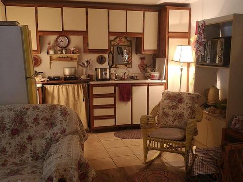 Coin-repas - 59  - 61 Av. Du Havre-Des-Neiges, Saint-Sauveur, QC - Indoor Photo Showing Kitchen