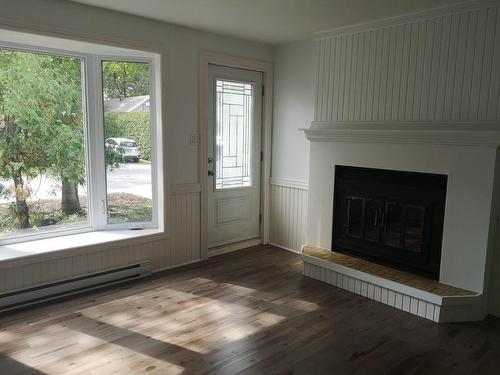 Salon - 59  - 61 Av. Du Havre-Des-Neiges, Saint-Sauveur, QC - Indoor Photo Showing Living Room With Fireplace